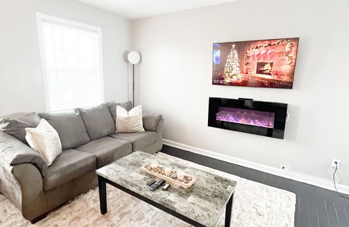 Kamm's Corners Apartment | Cozy apartment conveniently located 7 Min away from Cleveland Hopkins Airport!