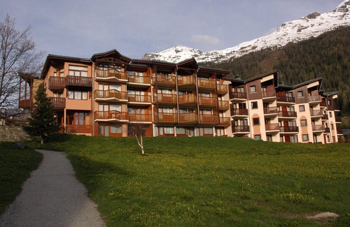 Lanslevillard Apartment | Cozy Apartment for 5 in Val Cenis Le Haut, Near Slopes and Amenities