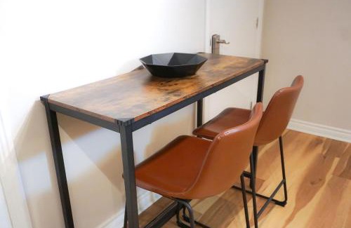 Ahuntsic Apartment | Cozy apartment in Ahuntsic with Free Parking and near metro station
