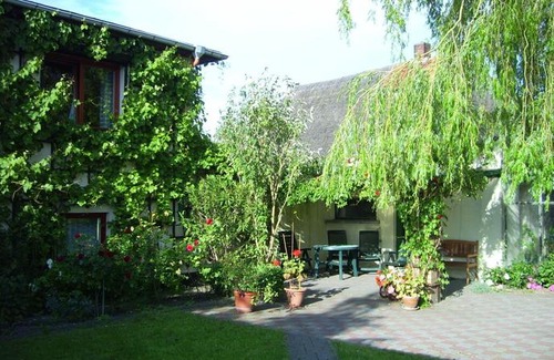 Alt Bukow Apartment | Cozy Apartment in Alt Bukow Germany with Garden