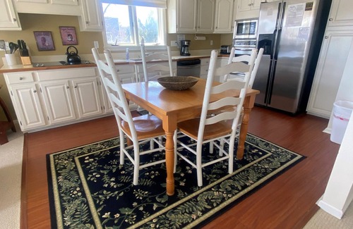 Suttons Bay Apartment | Cozy apartment in downtown Suttons Bay. Short walk to beach.