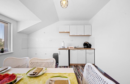 Velim Apartment | Cozy apartment in Dragisici with WiFi