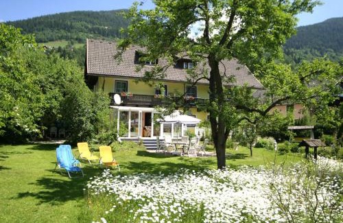 Feld am See Apartment | Cozy Apartment in Feld am See near Ski Slopes