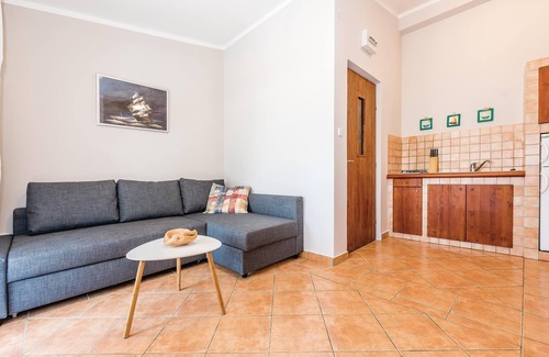 Grebastica Apartment | Cozy apartment in Grebastica with WiFi