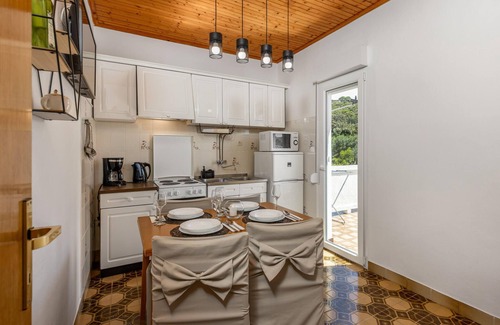 Kampor Apartment | Cozy apartment in Kampor with WiFi