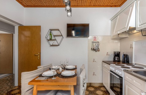 Kampor Apartment | Cozy apartment in Kampor with WiFi