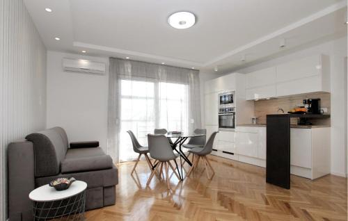 Kastel Kambelovac Apartment | Cozy Apartment In Kastel Kambelovac