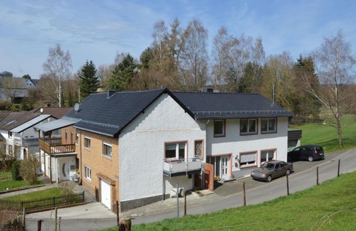 Hillesheim Apartment | Cozy Apartment in Kerpen with Garden