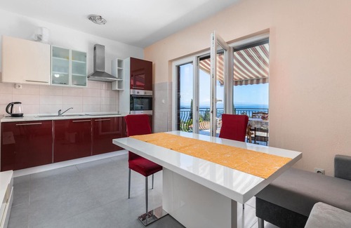 Opric Apartment | Cozy apartment in Lovran with kitchen