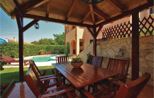 Vinkuran Apartment | Cozy Apartment In Pula With Wifi