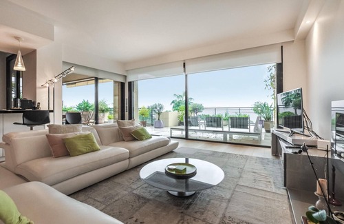Golfe Juan Apartment | Cozy apartment in Vallauris with WiFi