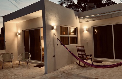 Chicxulub Puerto Condo | Cozy apartment with ocean view & pool