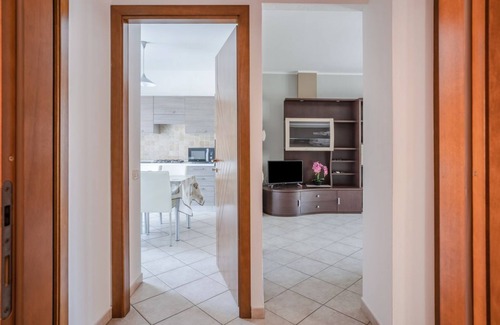 Sestu Apartment | Cozy apartment of 65 sqm located on the ground floor of a building WITHOUT a lift (steps to access), can accommodate up to 4 people. The accommodation is located in an area served by all the main services: bars, restaurants, supermarkets and pharmacy. On