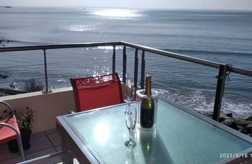 Morgat Apartment | Cozy apartment on the waterfront, exceptional sea view