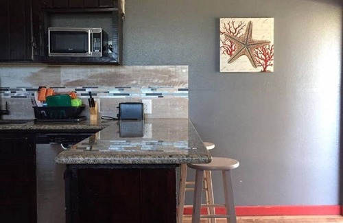 George Town Apartment | Cozy apartment with beach 7 mins drive away. CAR RENTAL , A.C , CABLE,WIFI,