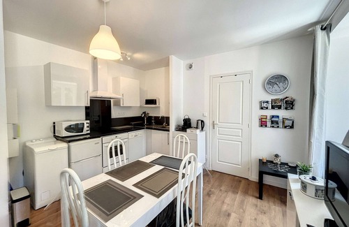 Granville Apartment | Cozy apartment with elevator, 150m from beach and casino, free WiFi