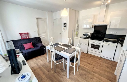 Granville Apartment | Cozy apartment with elevator, 150m from beach and casino, free WiFi