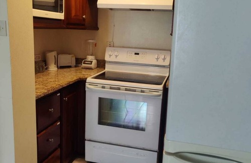 St.Bran's Burg Apartment | Cozy Apartment with Ocean View, Beach and Pool Access
