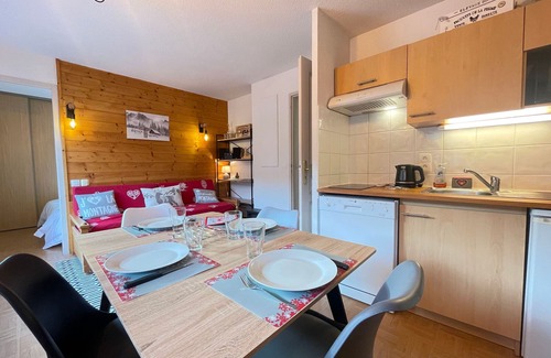 Flumet Apartment | Cozy apartment with pool, pets allowed and parking in Flumet