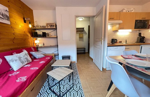 Flumet Apartment | Cozy apartment with pool, pets allowed and parking in Flumet