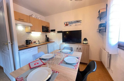 Flumet Apartment | Cozy apartment with pool, pets allowed and parking in Flumet