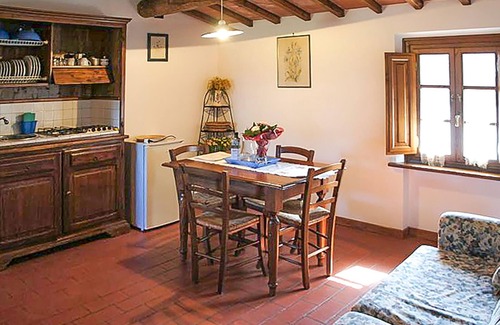 Uzzano Apartment | Cozy apartment with shared pool and garden