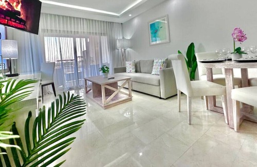 Samana Apartment | Cozy Apartment with Spectacular Bay View, Big Terrace, Full AC, Pool.