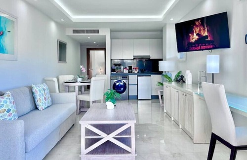 Samana Apartment | Cozy Apartment with Spectacular Bay View, Big Terrace, Full AC, Pool.