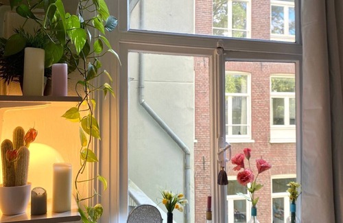 Weesperzijde Apartment | Cozy appartment at the Amstel river. In the heart of Amsterdam.