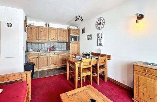 La Toussuire Apartment | Cozy Apt for 4 with Balcony, Indoor Pool, Parking & Close to Slopes & Shops