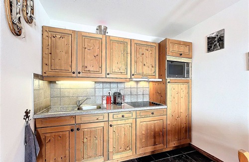 La Toussuire Apartment | Cozy Apt for 4 with Balcony, Indoor Pool, Parking & Close to Slopes & Shops