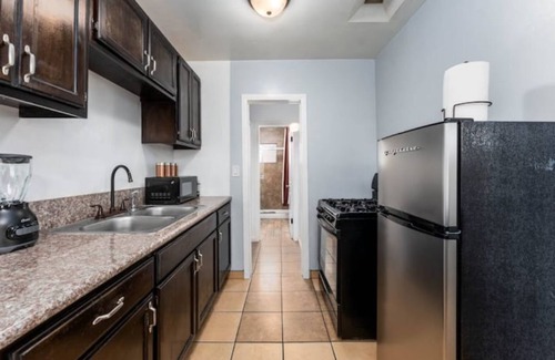 Lennox Apartment | Cozy apt. near LAX, SoFi & Kia Forum