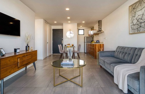 Avenida Revolucion Apartment | Cozy Apt. w/a Balcony | Gym+Lounge+Pool Table