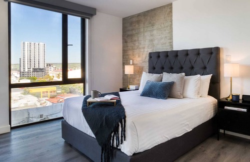 Avenida Revolucion Apartment | Cozy Apt. w/a Balcony | Gym+Lounge+Pool Table