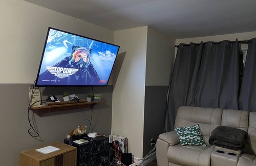 Yarmouth House | cozy basement Pet friendly proximity to popular attractions wireless internet
