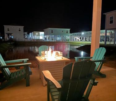 Rockport House | Cozy Bay Cottage with King Master Suite, Fire Pit and Pool