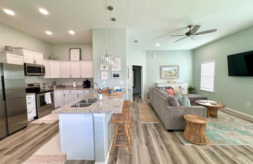 Rockport House | Cozy Bay Cottage with King Master Suite, Fire Pit and Pool