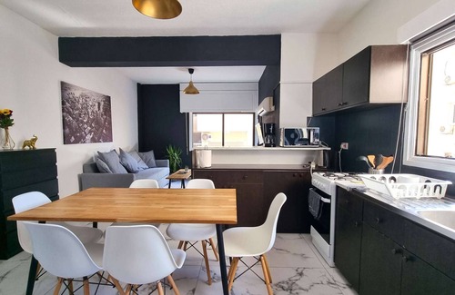 Larnaca Apartment | Cozy Beach Apt/100 MBit+ Netflix/Near Airport