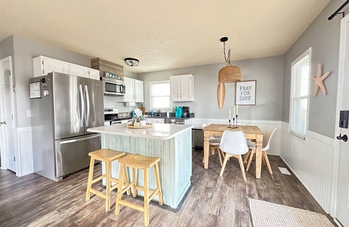 Colington House | Cozy beach cottage nestled between the sound and sea!