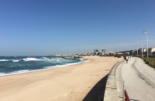 Vila do Conde Apartment | Cozy Beach Front with Rooftop