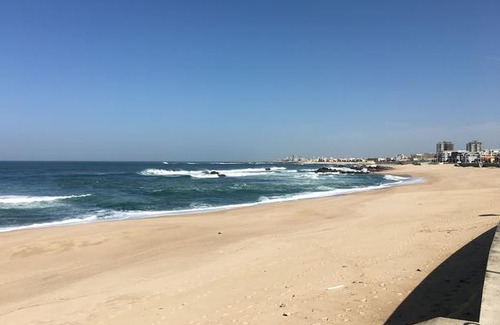 Vila do Conde Apartment | Cozy Beach Front with Rooftop