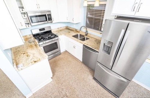 New Smyrna Beach House | Cozy beach house- sleeps six comfortably. 2 blocks from the beach & Flagler Ave.