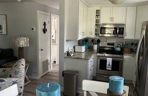 New Smyrna Beach House | Cozy beach house- sleeps six comfortably. 2 blocks from the beach & Flagler Ave.