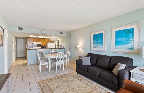 South Padre Island Condo | Cozy Beachfront Condo with Pool & Direct Beach Access!