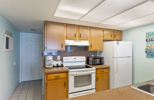 South Padre Island Condo | Cozy Beachfront Condo with Pool & Direct Beach Access!