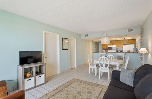 South Padre Island Condo | Cozy Beachfront Condo with Pool & Direct Beach Access!