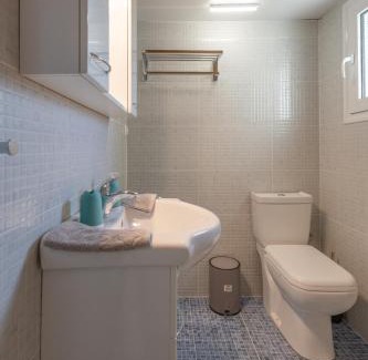 Malakonta House | Cozy Beachfront Cottage with Sea Loungers & Outdoor Shower near Eretria