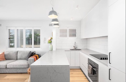 Manly Apartment | Cozy Beachfront Getaway