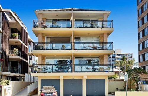 Manly Apartment | Cozy Beachfront Getaway