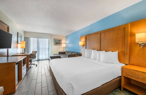 Seabreeze Park Hotel | Cozy Beachfront Stay | Blend of Relaxation & Exciting Coastal Activities